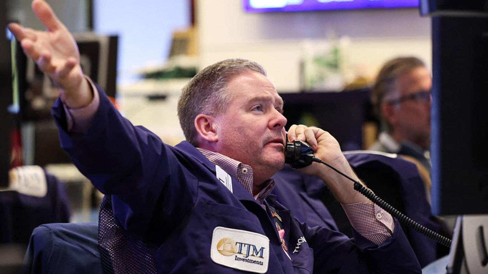 stock-futures-are-little-changed-to-start-the-week:-live-updates