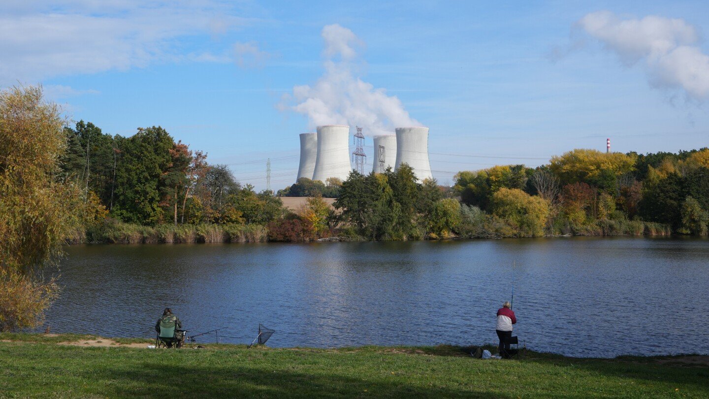 czech-republic-plans-$19-billion-nuclear-expansion-to-double-output-and-end-fossil-fuel-reliance
