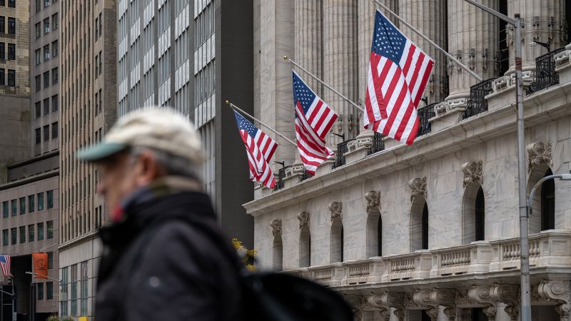 uncle-sam-is-outperforming-the-s&p-500