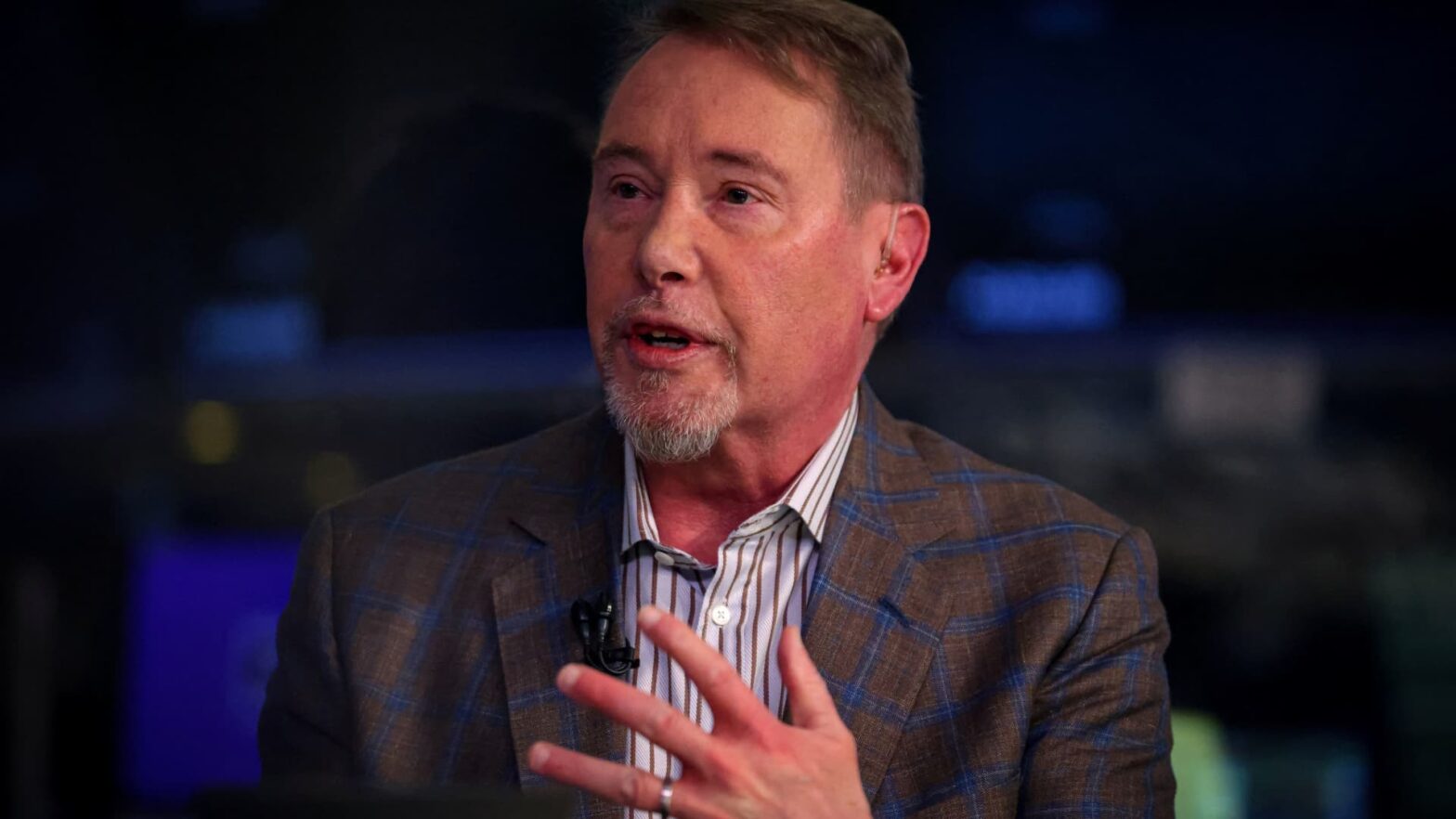 jeffrey-gundlach-sees-one-of-the-‘least-healthy’-stock-markets-of-his-career,-urges-20%-cash