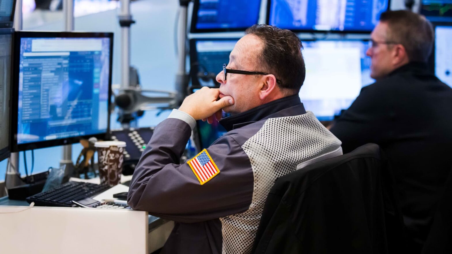 stock-futures-little-changed-after-tech-slump-weighs-on-markets:-live-updates