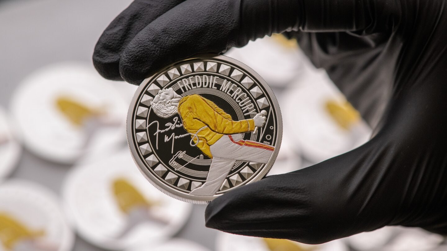 britain’s-royal-mint-issues-special-freddie-mercury-coin-in-tribute-to-the-queen-front-man