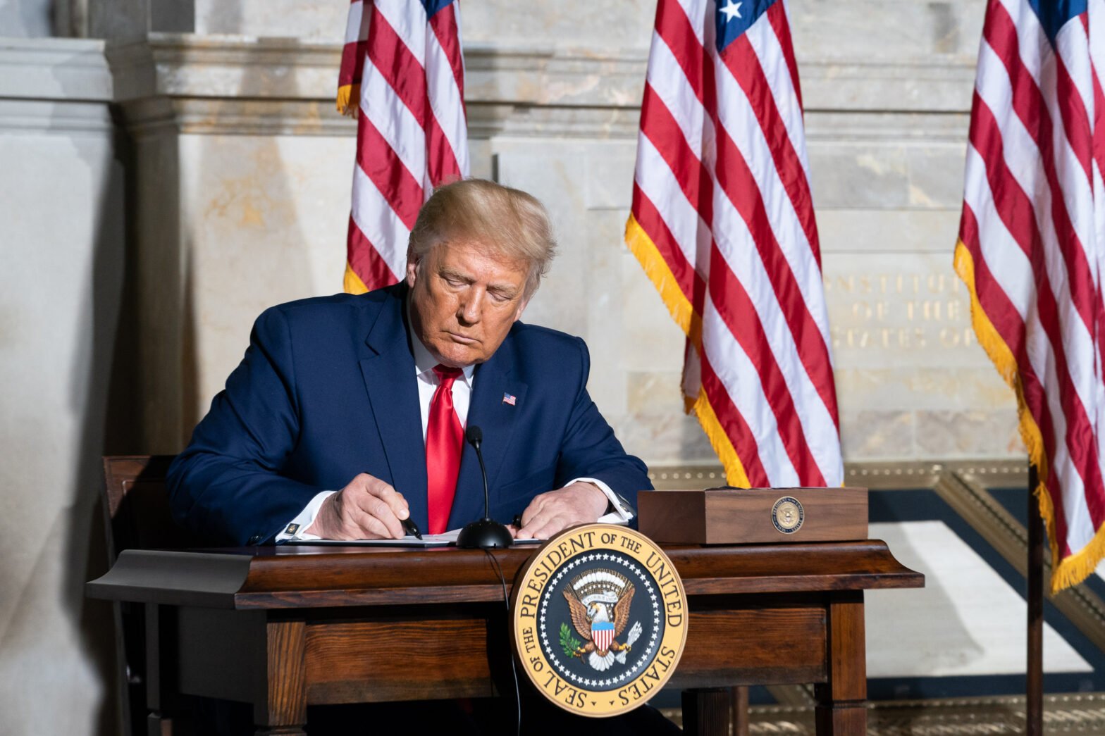 the-stock-market-flashes-a-warning-as-investors-get-bad-news-about-president-trump’s-tariffs