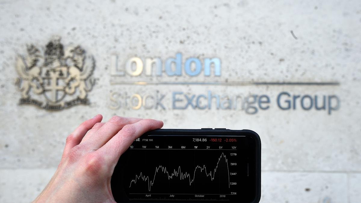 global-stock-market-sell-off-deepens-amid-worries-over-ai-spending-drive