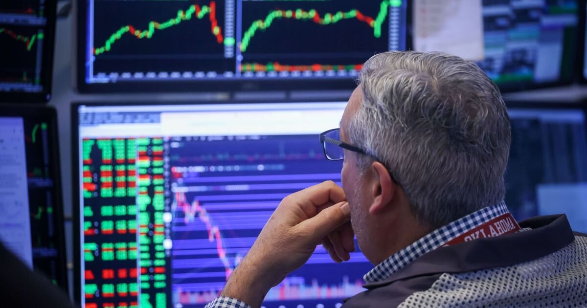 stocks-plummet-with-s&p-500-on-the-brink-as-us-recession-fears-explode