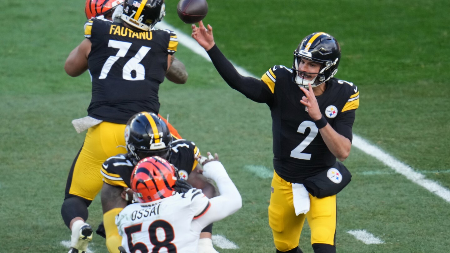 steelers-qb-aaron-rodgers-and-his-broken-wrist-could-still-play-against-the-bears