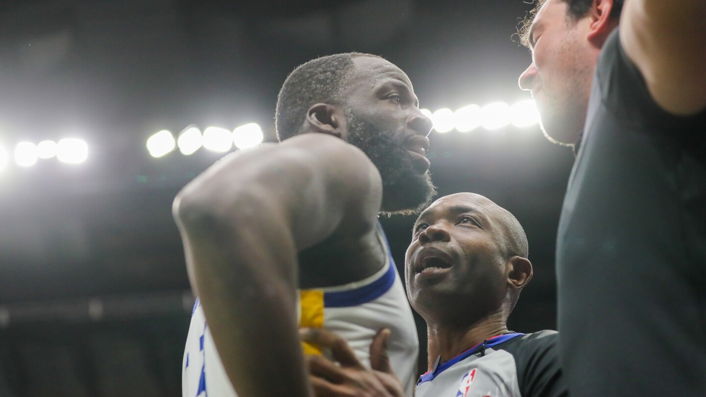 warriors’-draymond-green-warned-by-nba-after-fan-confrontation,-ap-source-says