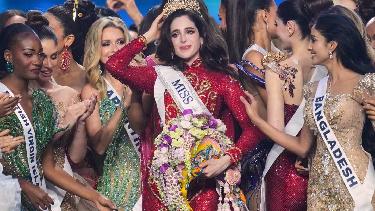 miss-mexico-is-crowned-miss-universe-at-a-pageant-where-she-stood-up-to-a-host’s-bullying
