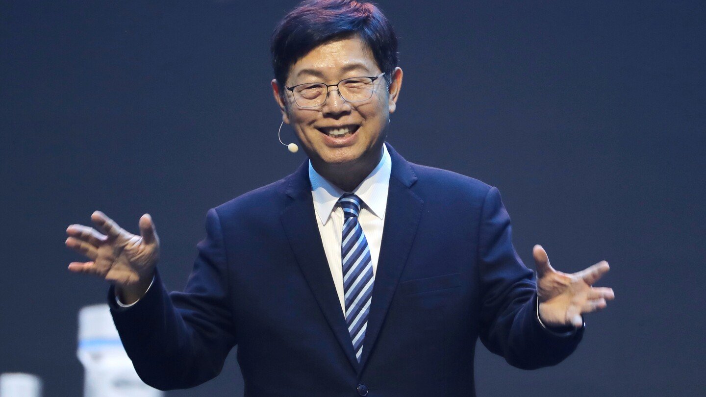 openai-and-taiwan’s-foxconn-to-partner-in-ai-hardware-design-and-manufacturing-in-the-us