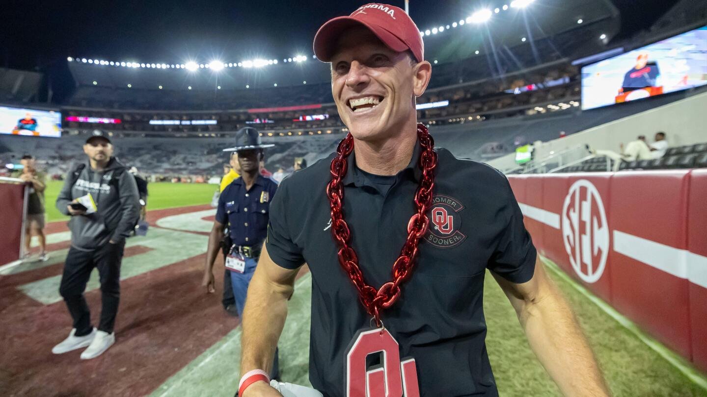 ap-top-25-poll-preview:-no-6-ducks,-no.-8-sooners-face-tall-tasks-on-otherwise-light-day-for-top-10