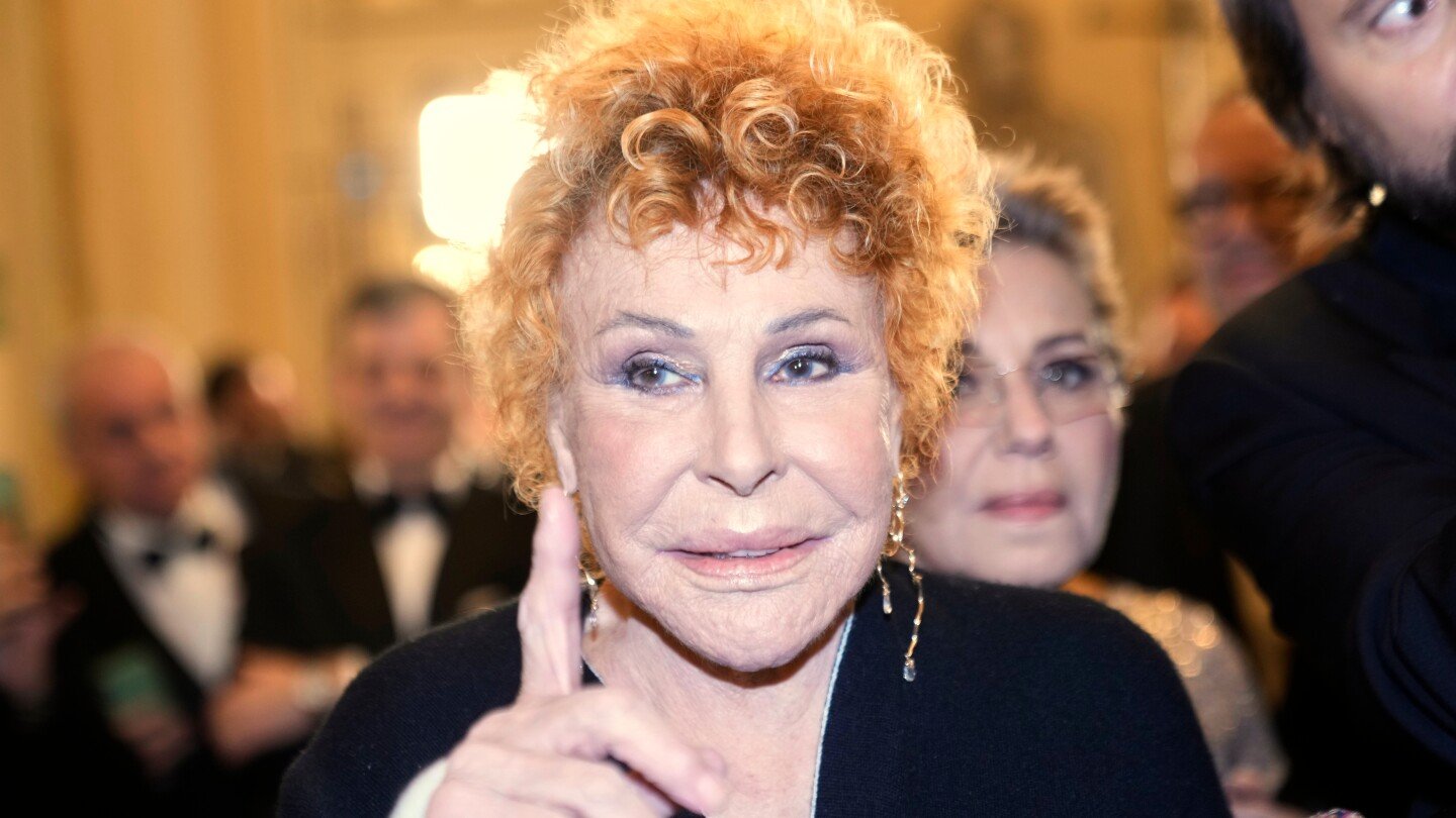 beloved-italian-singer-ornella-vanoni,-whose-iconic-career-spanned-70-years,-dies-at-91