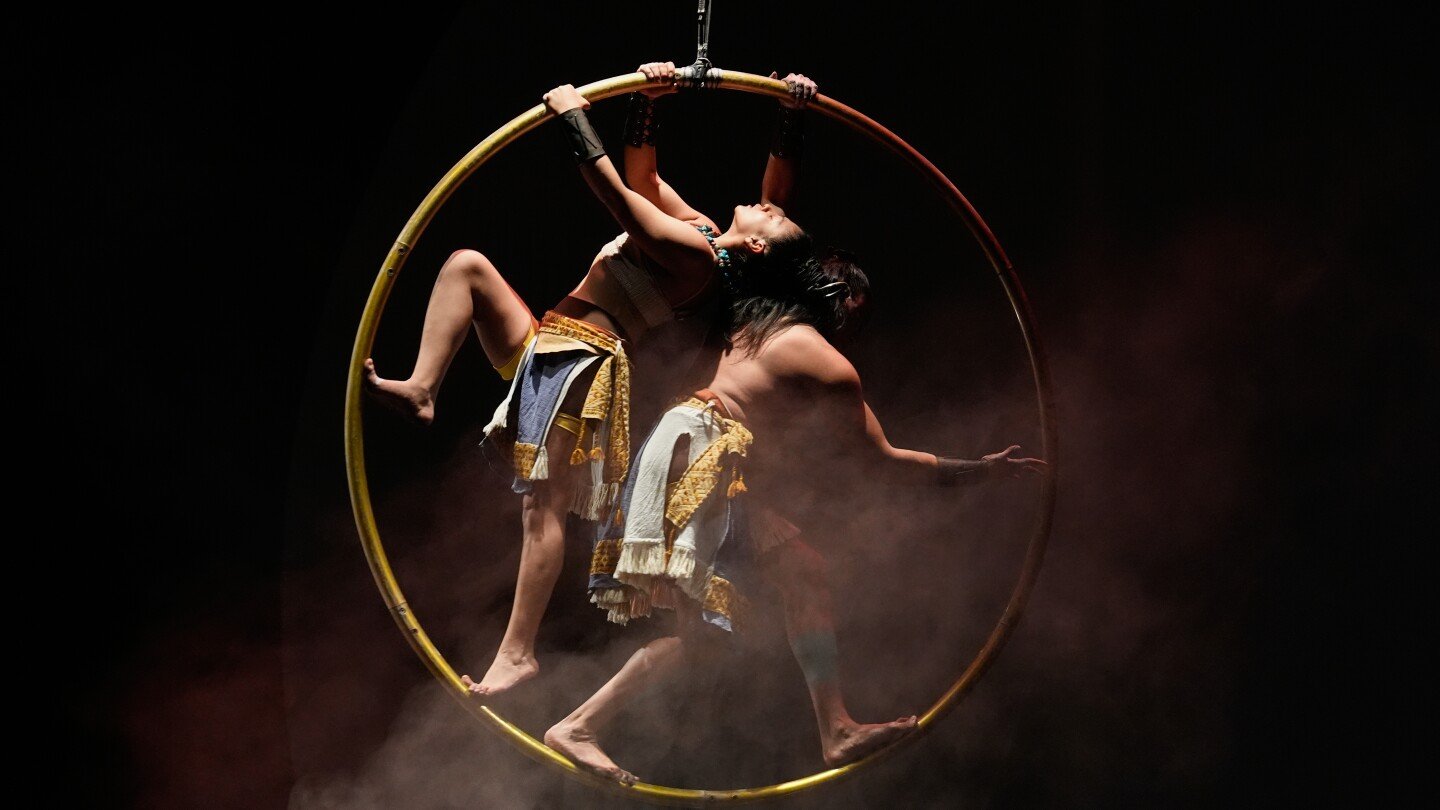 an-ancient-maya-myth-finds-new-life-in-a-mexican-circus-company’s-performance