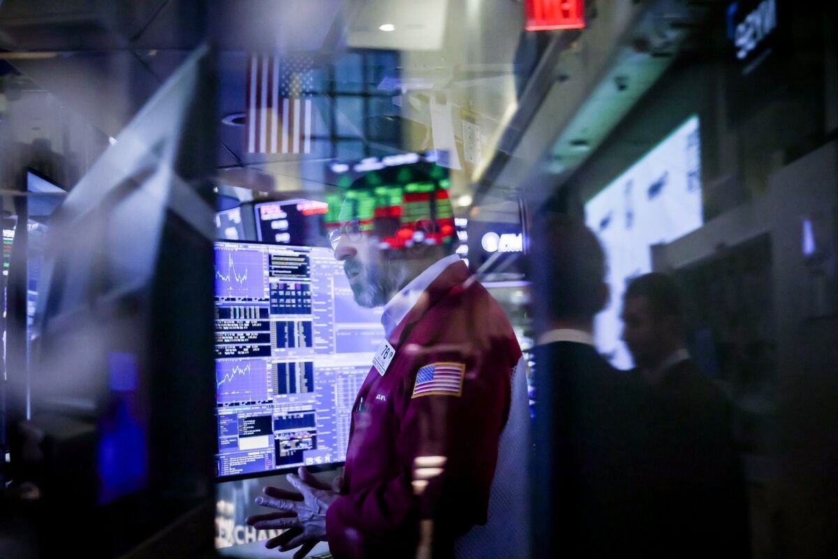 options-market-signals-growing-anxiety-after-week-of-wild-swings