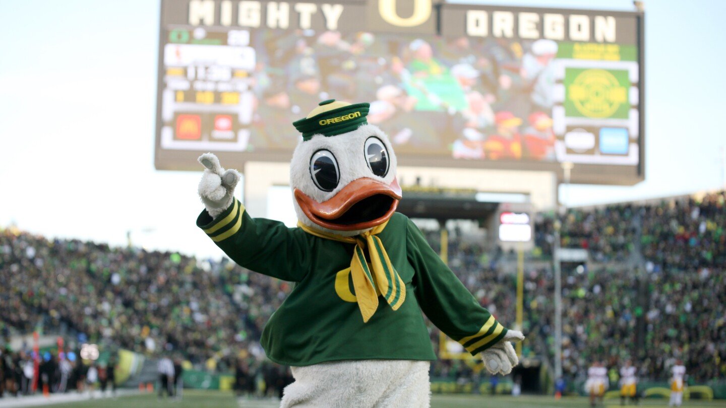 oregon-is-back-in-the-top-five-of-the-ap-top-25-poll,-miami-leads-pack-of-5-ranked-acc-teams