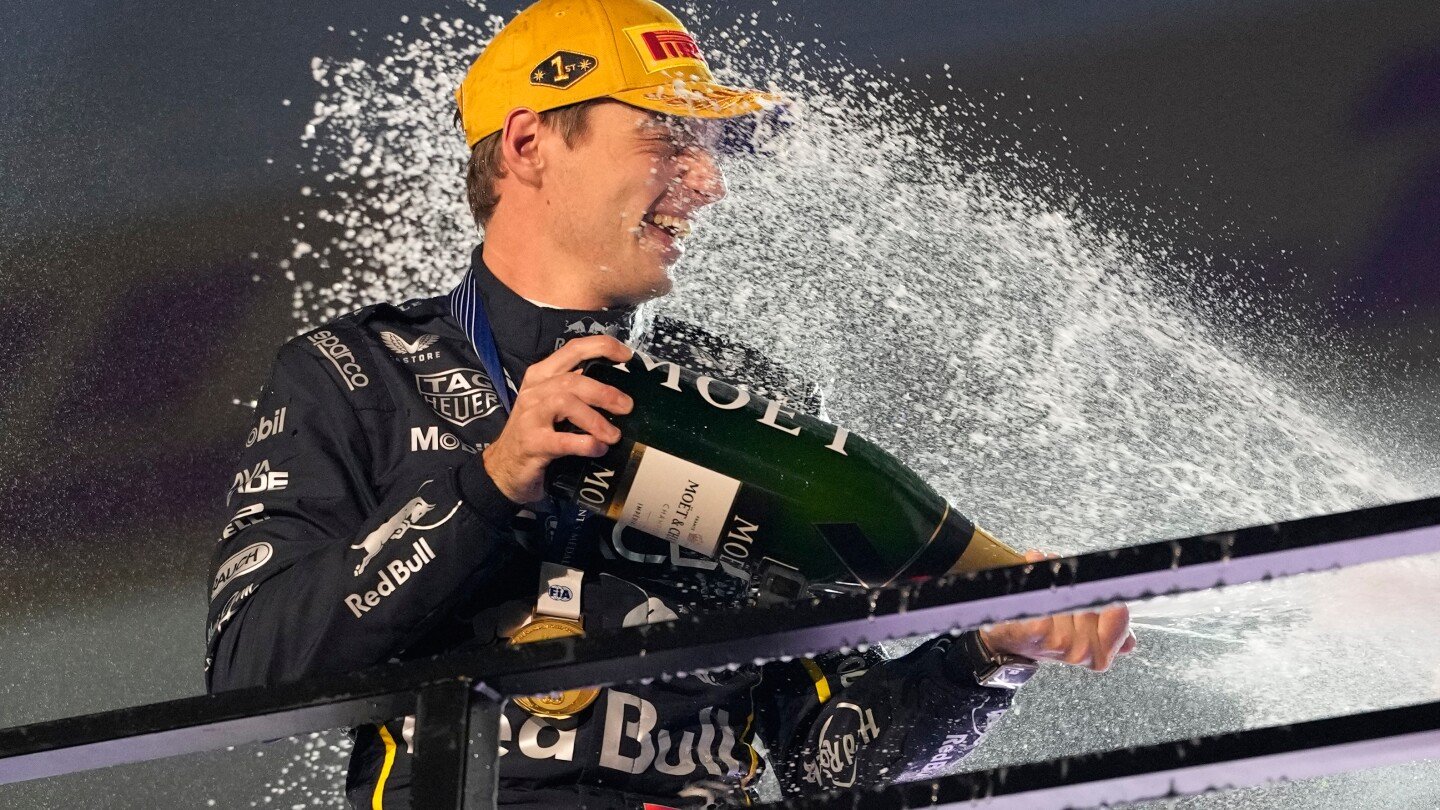 max-verstappen-wins-las-vegas-grand-prix,-narrows-f1-points-gap