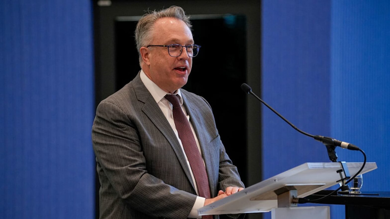 holiday-air-travel,-novo-nordisk-trial-results,-‘wicked:-for-good’-debut-and-more-in-morning-squawk