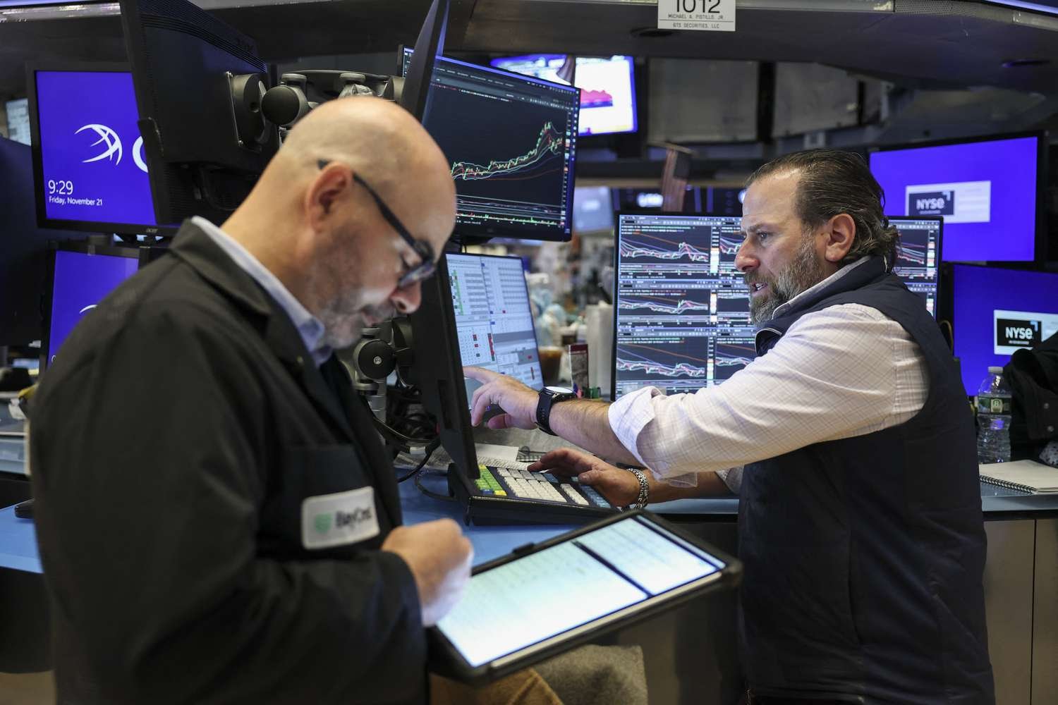 dow-jones-today:-stock-futures-rise-to-begin-holiday-shortened-week