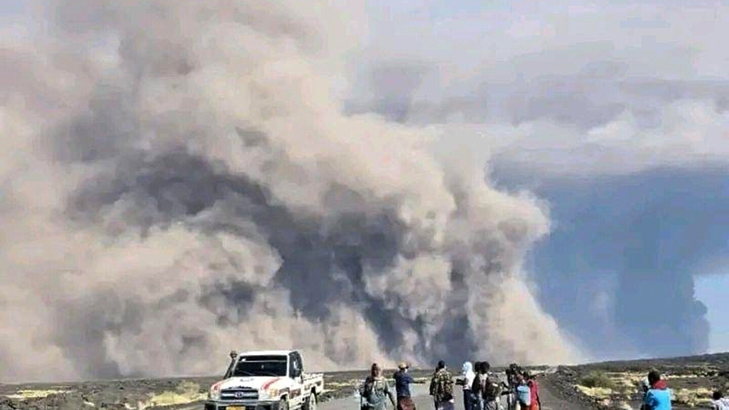 volcano-erupts-in-northern-ethiopia,-sending-ash-plumes-toward-yemen-and-oman