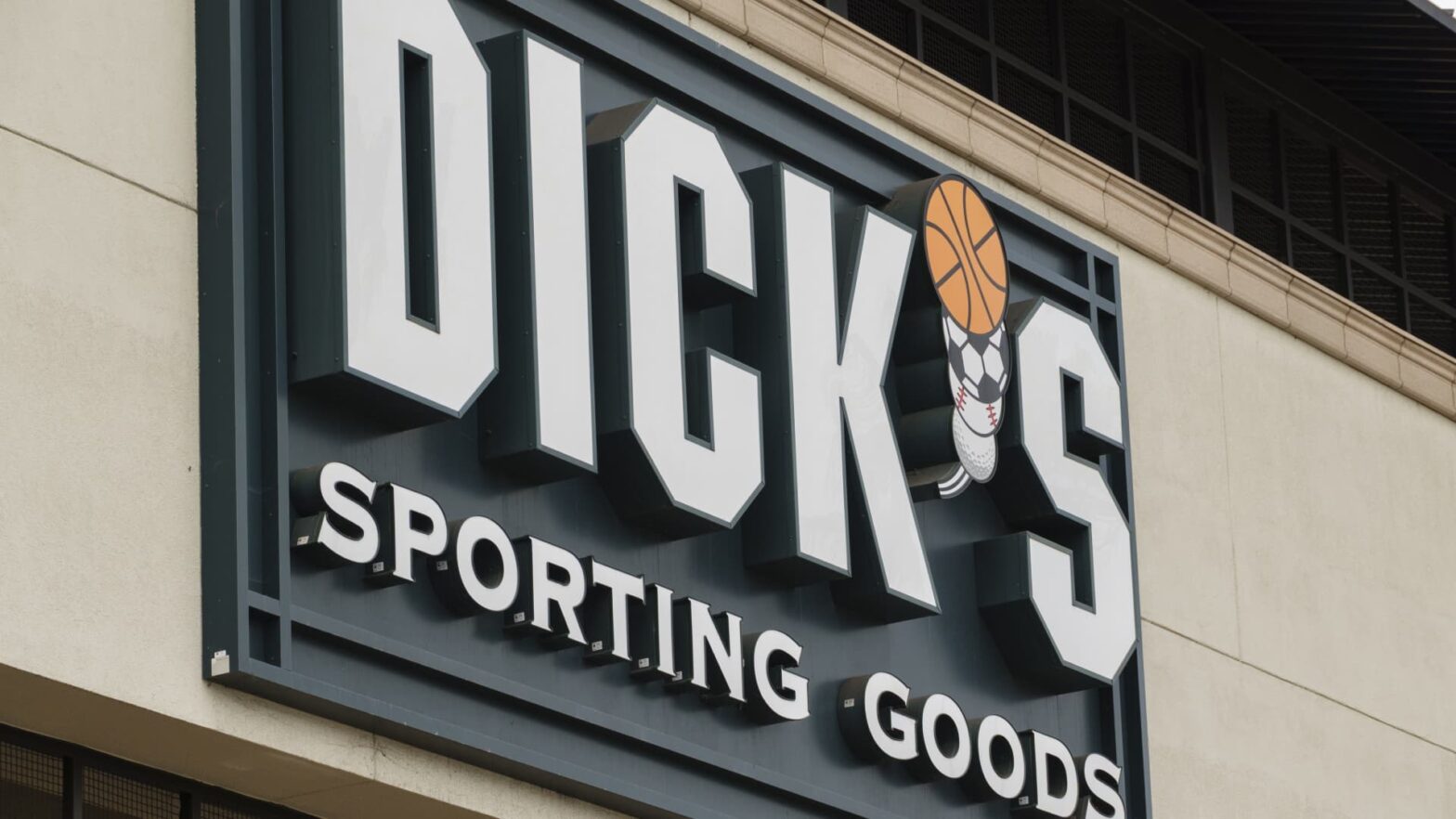 retail-earnings,-the-new-ai-leaders,-amazon’s-$50-billion-investment-and-more-in-morning-squawk