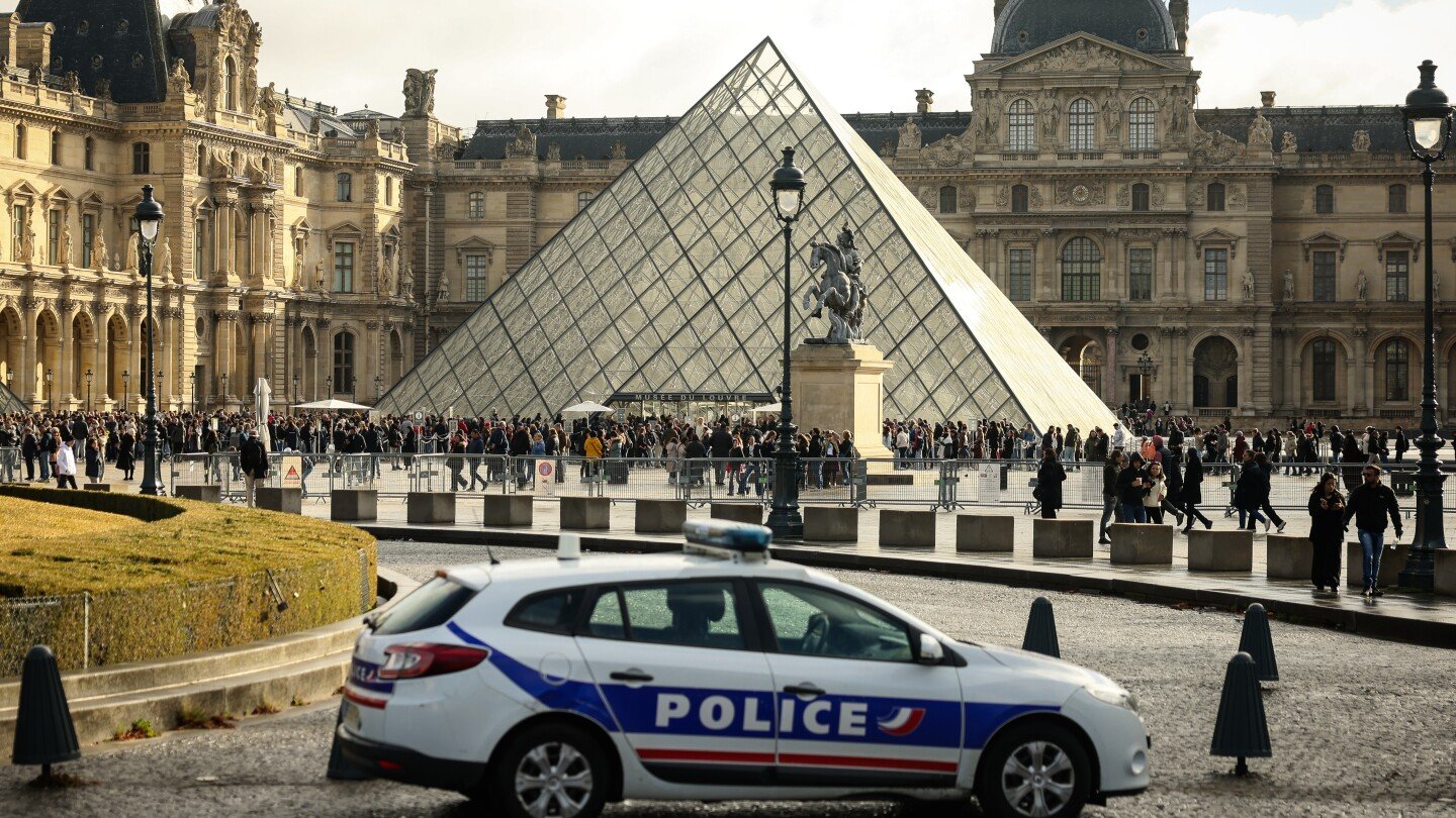 paris-prosecutor-reports-4-more-arrests-in-connection-with-louvre-jewel-heist