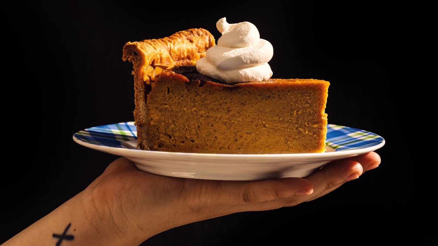 what-happens-when-pumpkin-pie-meets-deep-dish-pizza?