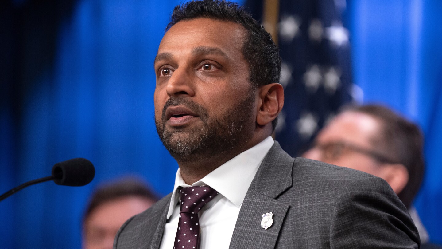 fbi-seeks-interviews-with-democratic-lawmakers-who-urged-us-troops-to-defy-illegal-orders