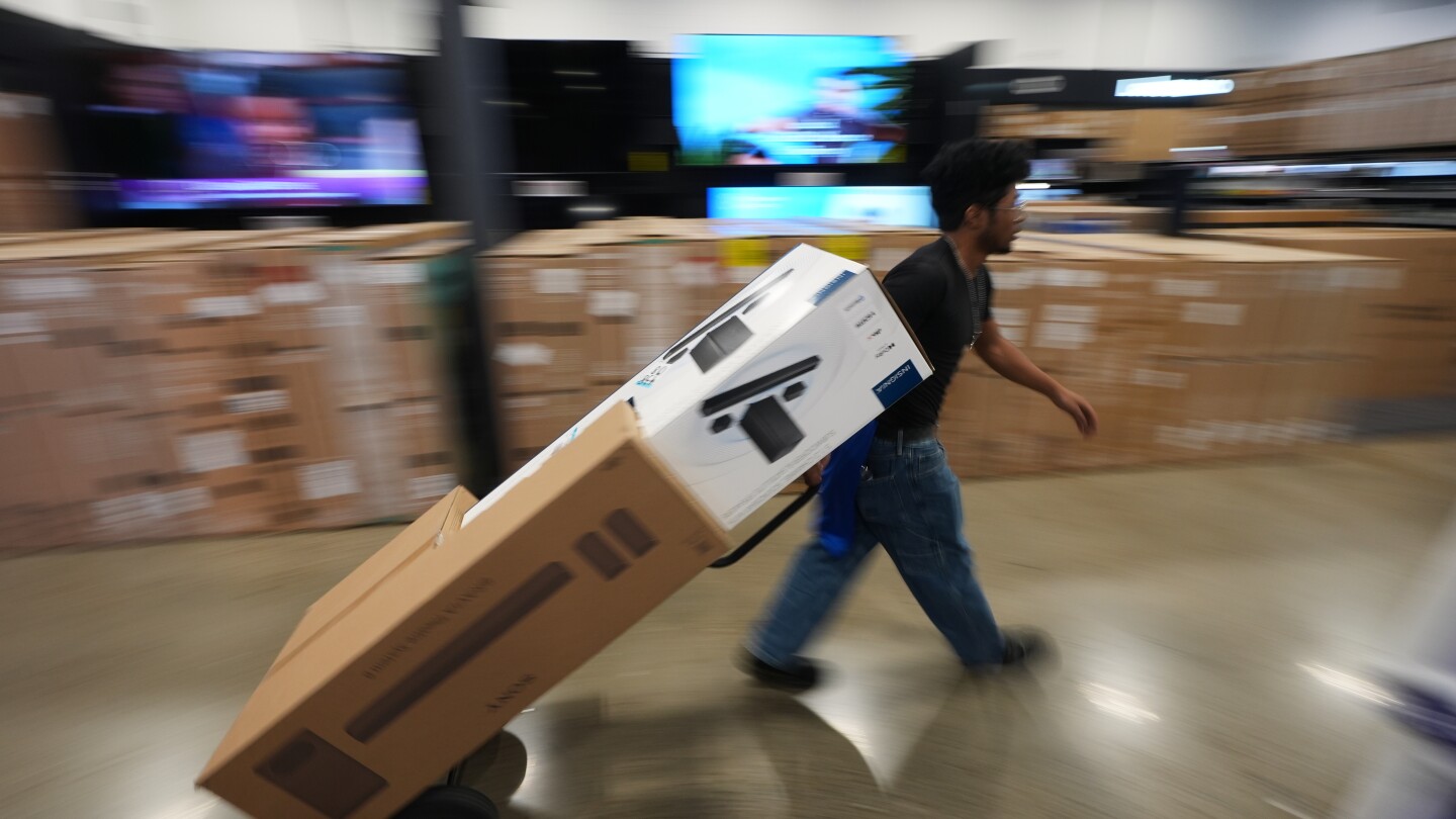 us-retail-sales-rose-slightly-in-september,-adding-to-months-of-big-gains