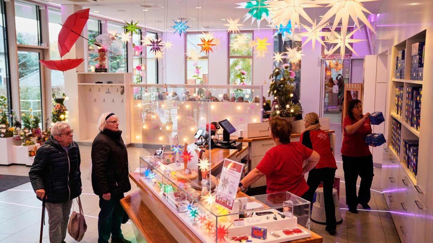 moravian-stars-light-up-germany’s-christmas-season