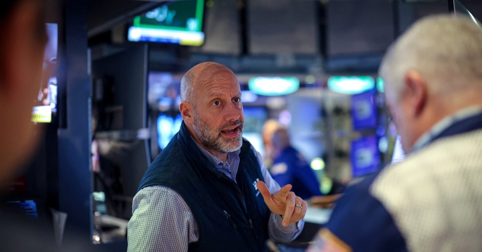 wall-street-extends-gains-as-fed-rate-cut-bets-for-december-grow