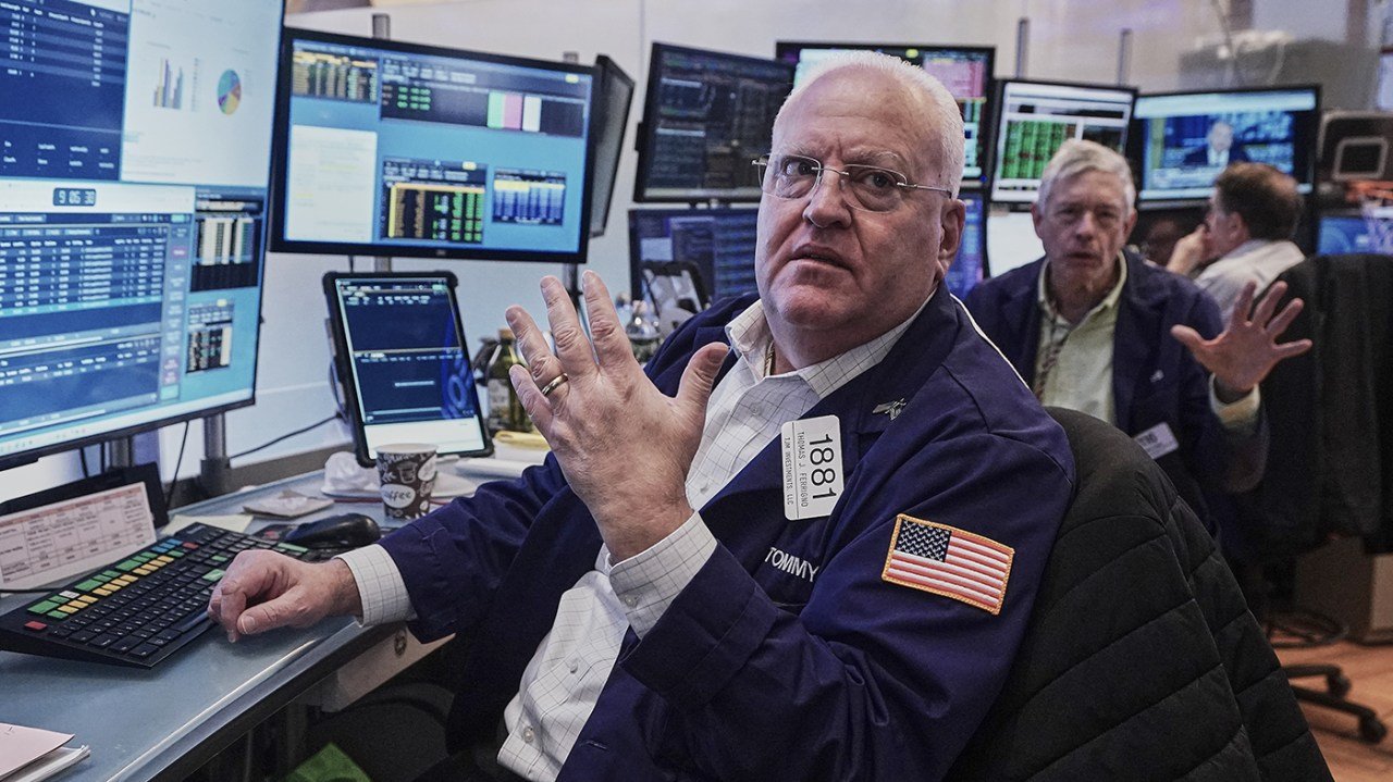 stocks-whipsaw-as-ai-bubble-fears,-fed-uncertainty-rattle-wall-street