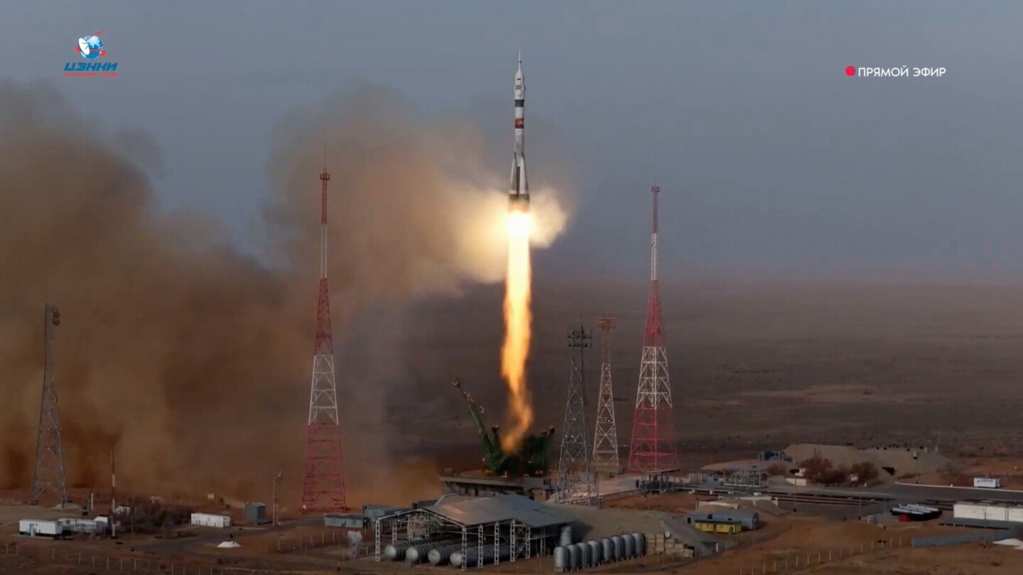 tripulacion-de-eeuu-y-rusia-llega-a-estacion-espacial-internacional-en-nave-espacial-rusa-soyuz