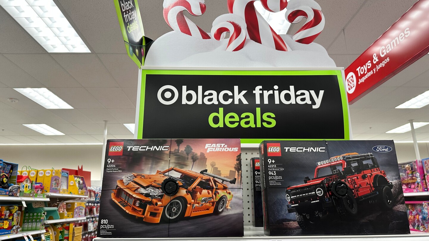 us-retailers-are-about-to-see-if-black-friday-benefits-from-a-holiday-halo-effect