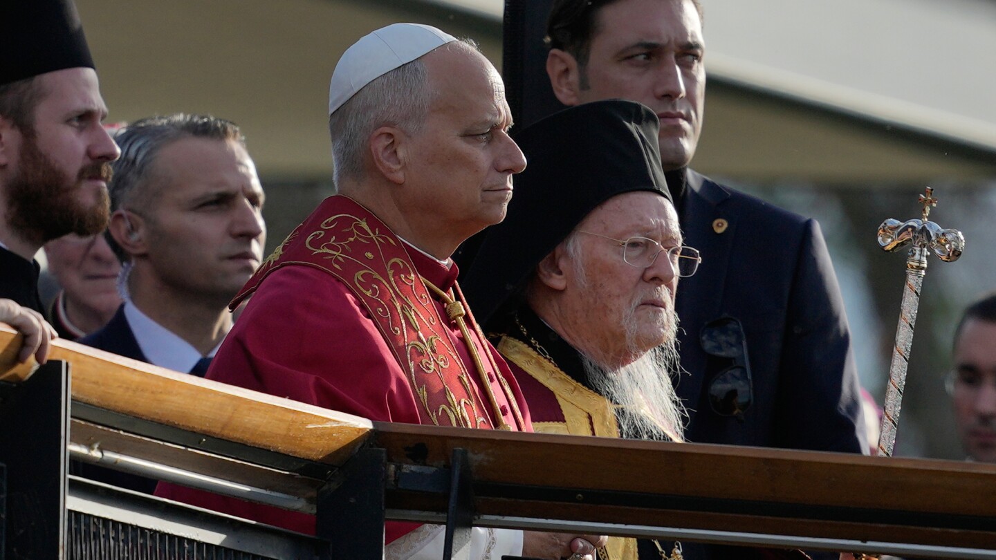 pope-leo-xiv-receives-enthusiastic-welcome-from-turkey’s-catholics-as-he-opens-key-day-in-first-trip