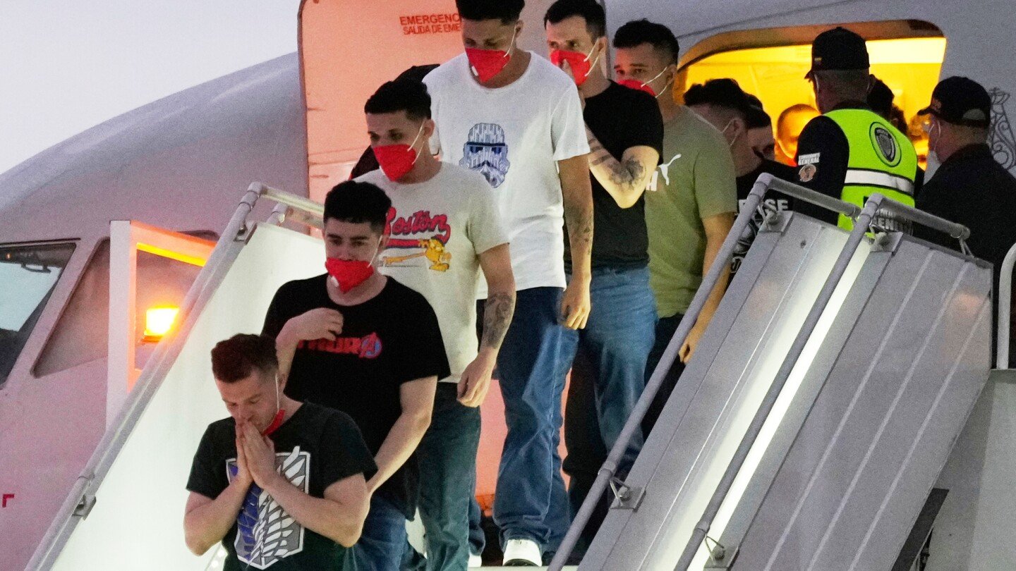 trump-officials-and-judge-face-off-over-flights-to-el-salvador-in-rare,-high-stakes-contempt-probe