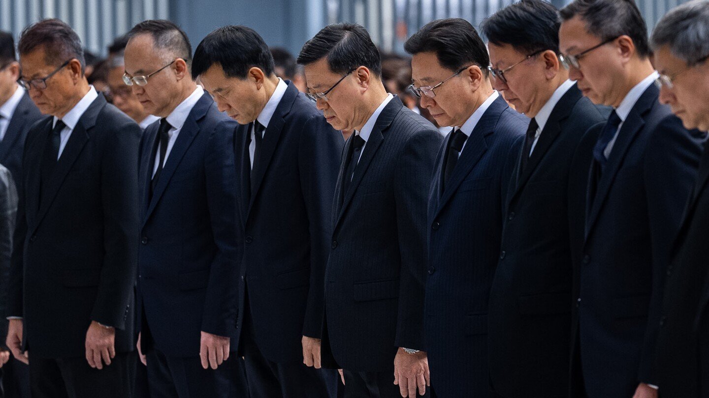 authorities-probe-corruption-and-negligence-in-hong-kong’s-deadliest-fire-in-decades