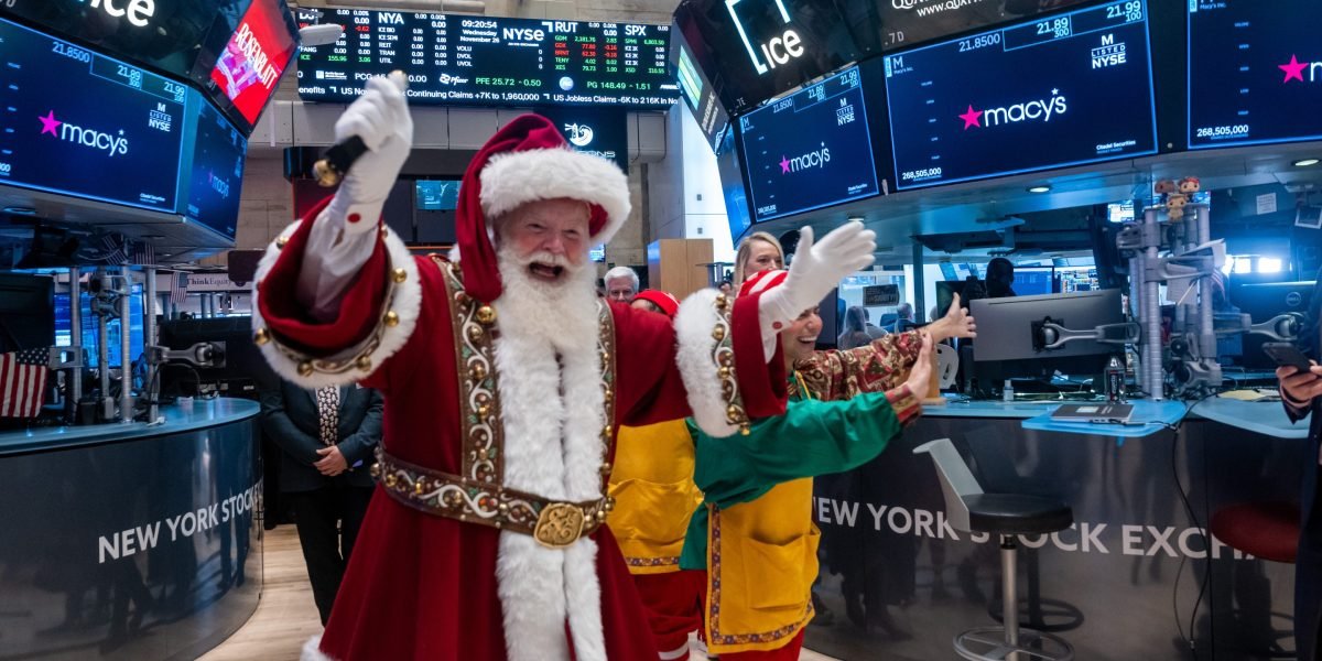 santa-is-coming-to-wall-street-early-this-season,-and-analysts-say-2026-is-shaping-up-to-be-another-big-year-of-gains