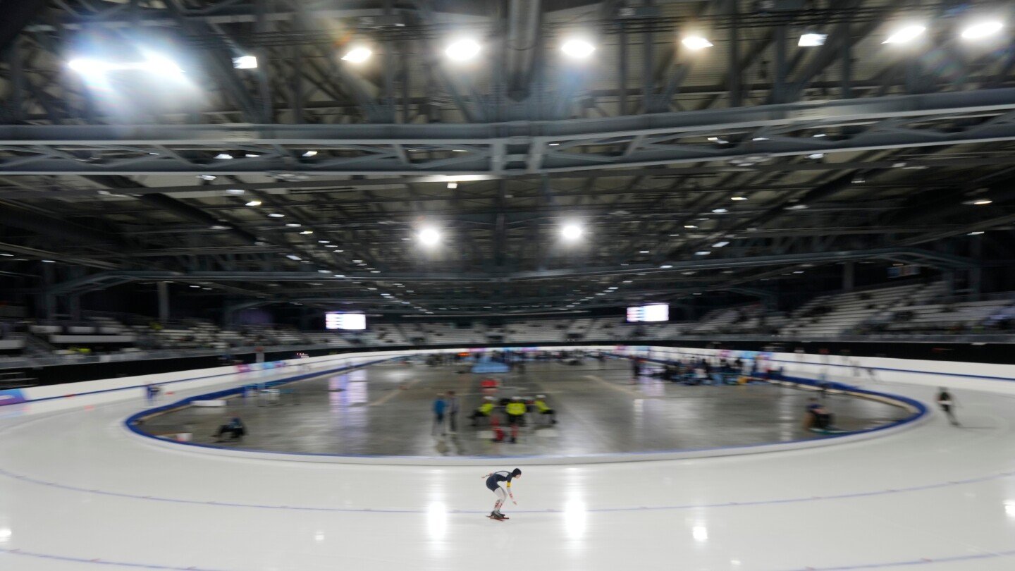 racers-say-milan-cortina-speed-skating-venue-feels-like-they’re-on-a-lake