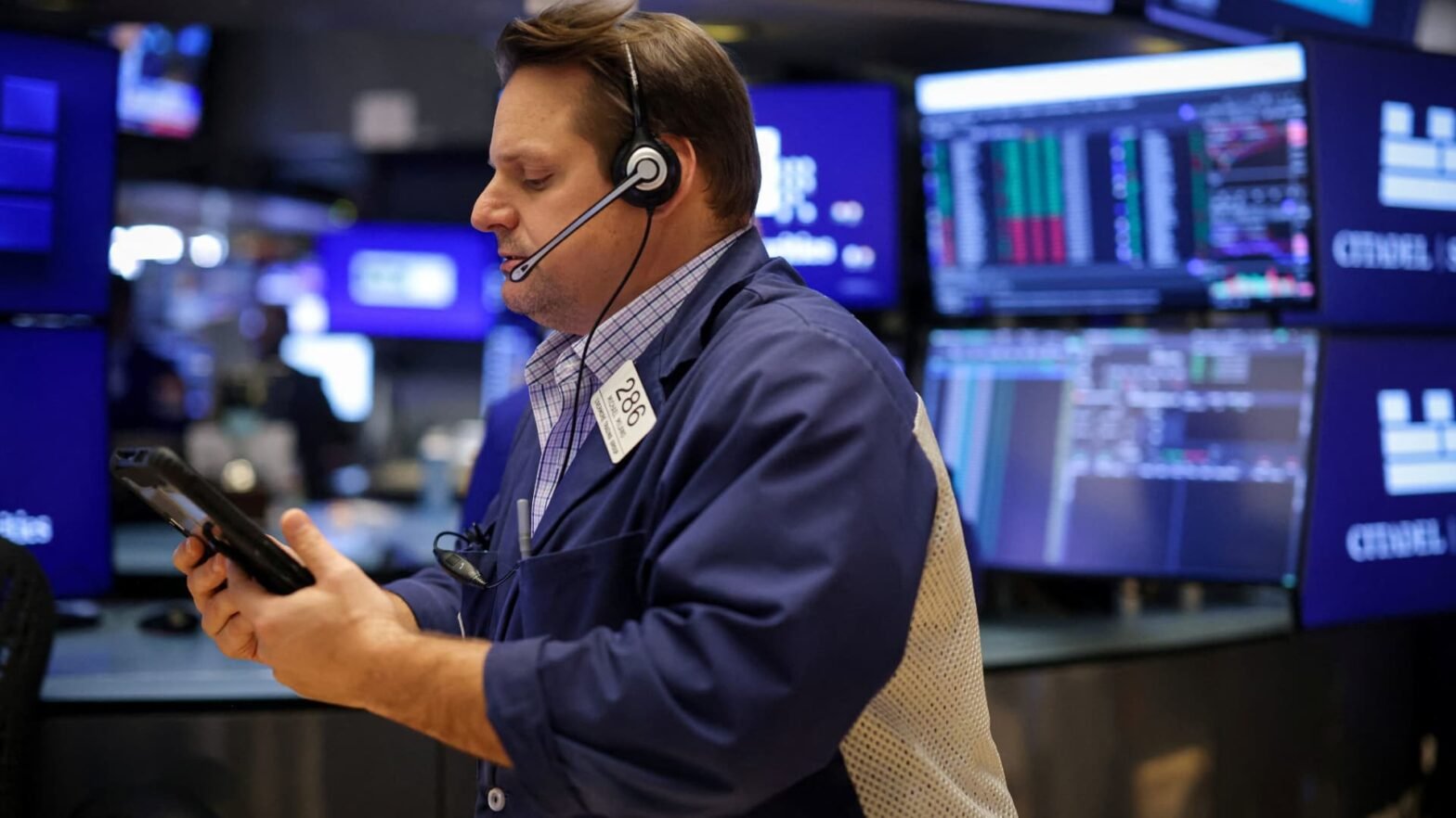stock-futures-are-little-changed-as-traders-get-ready-for-the-final-month-of-the-year:-live-updates