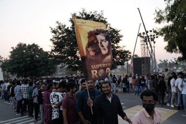 Fans of Tollywood superstar Mahesh Babu arrive to watch unveiling of first look of film 