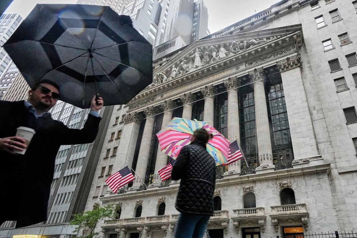 stock-market-today:-dow,-s&p-500,-nasdaq-futures-slide-as-wall-street-enters-final-trading-month-of-2025