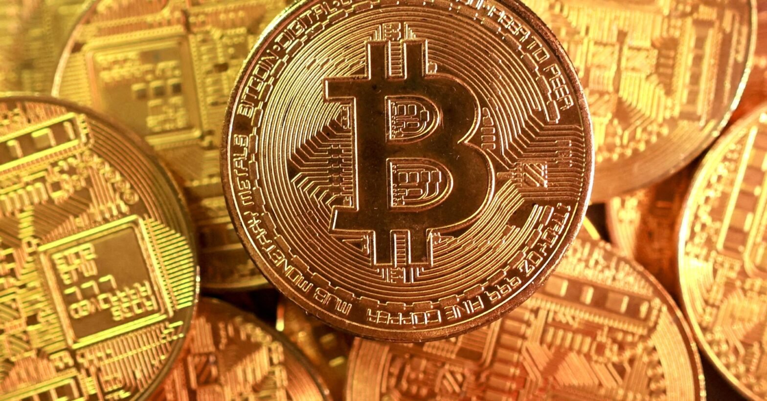 bitcoin-drops-5%-below-$90,000;-bearish-factors-rack-up