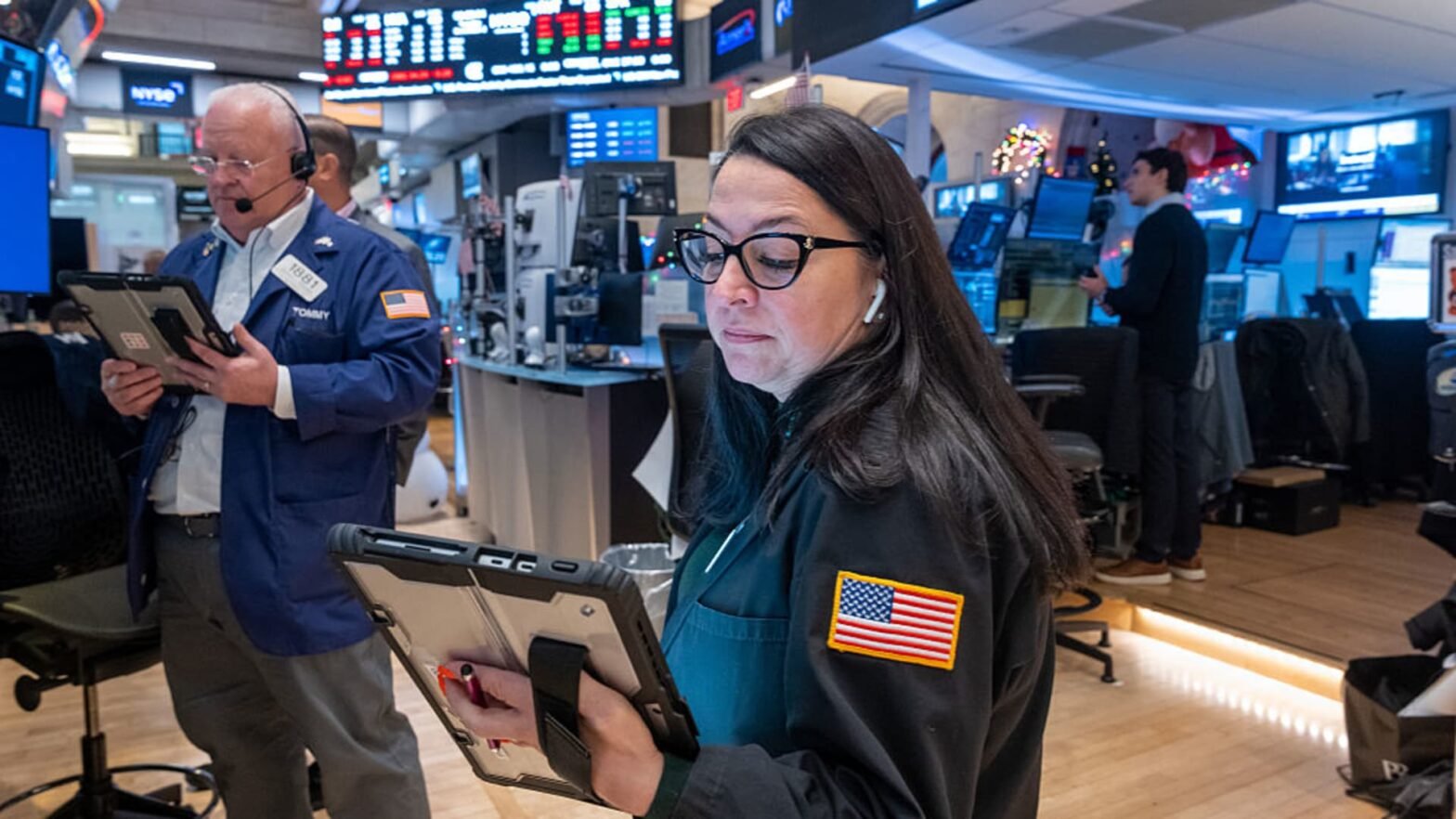 stock-futures-are-little-changed-after-major-us.-averages-rebound-on-bitcoin-bounce:-live-updates