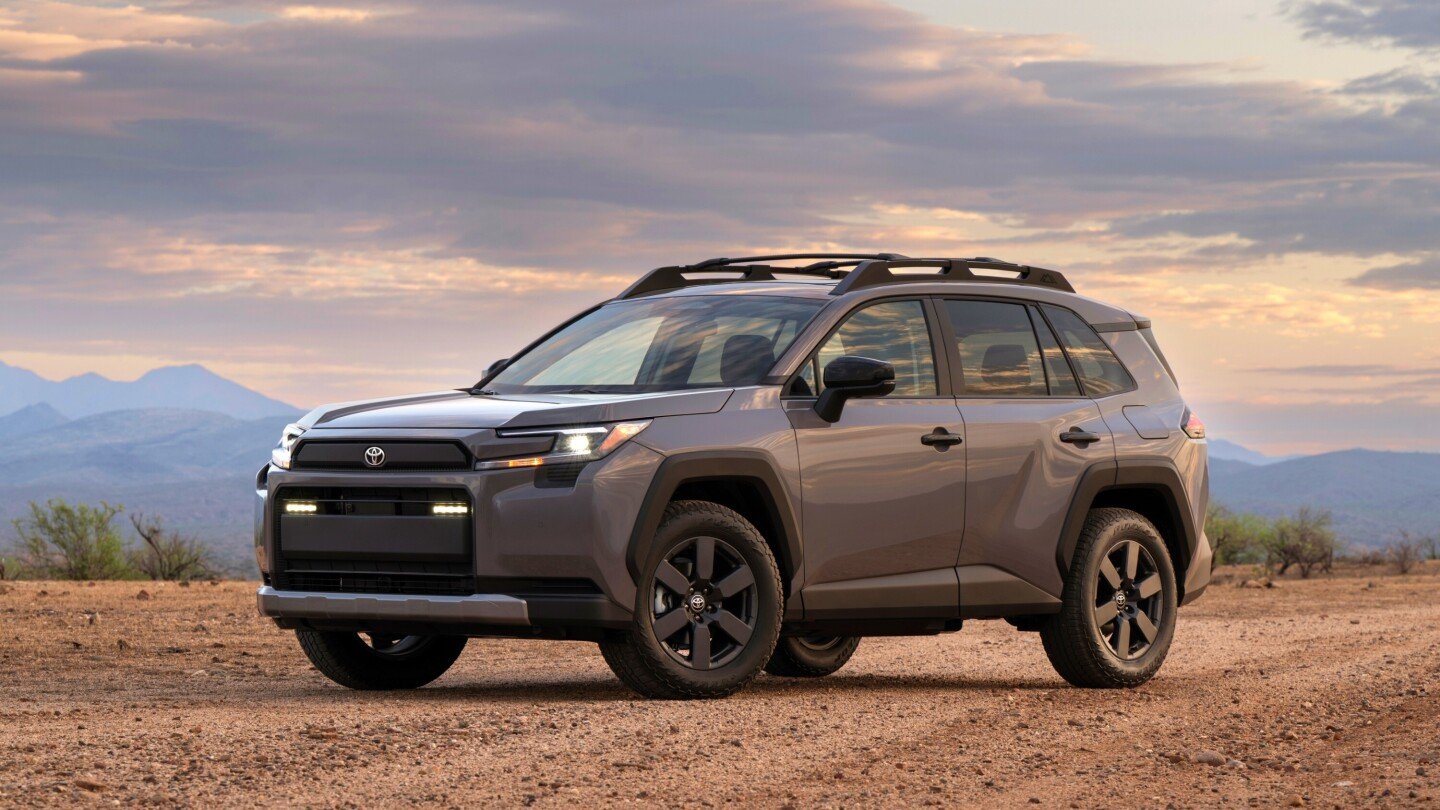 edmunds-suv-comparison:-new-toyota-rav4-vs-honda-cr-v