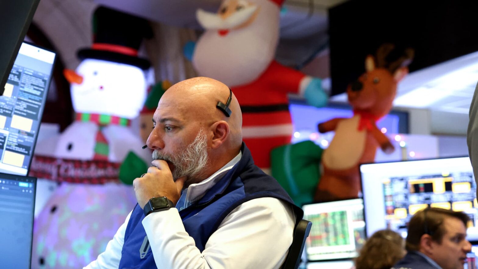 stock-futures-are-little-changed-after-markets-closer-higher-as-rate-cut-bets-strengthen:-live-updates