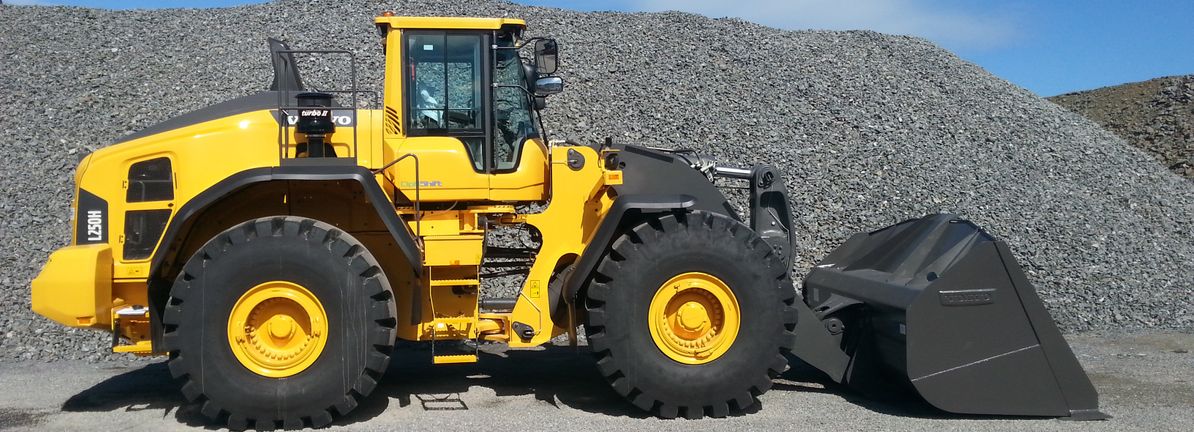 should-oshkosh’s-(osk)-oregon-street-layoffs-and-new-coverage-shift-investor-views-on-its-strategy?