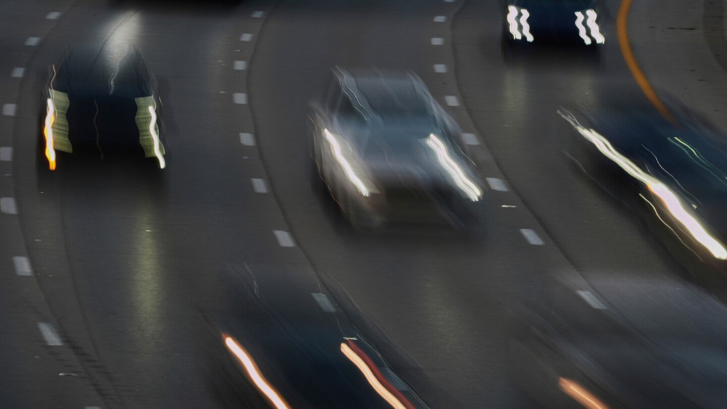 fact-focus:-trump-said-weaker-gas-mileage-rules-will-mean-cheaper-cars.-experts-say-don’t-bet-on-it