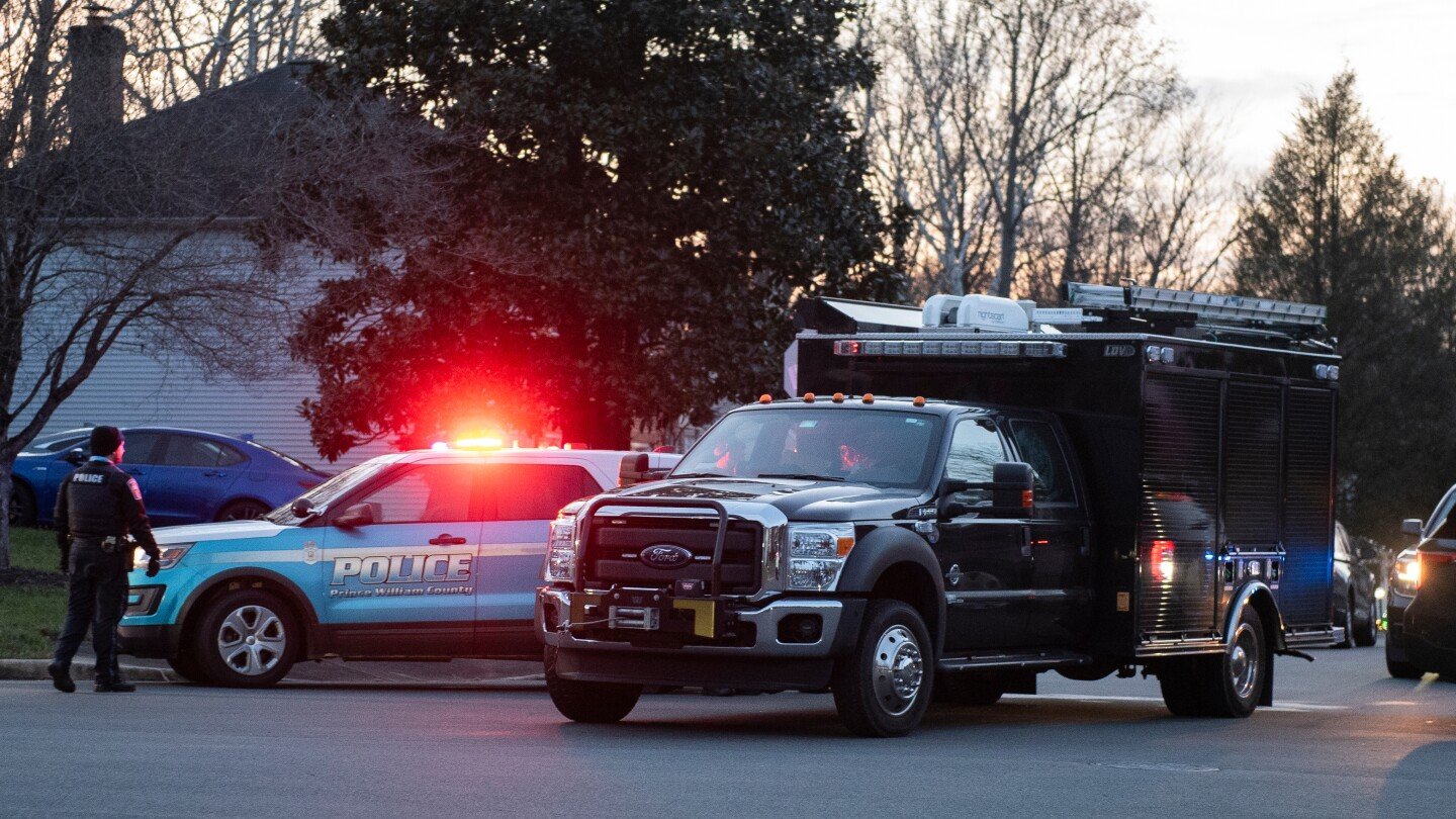 suspect-in-dc-pipe-bomb-case-said-to-have-confessed-in-interviews-with-investigators,-ap-sources-say