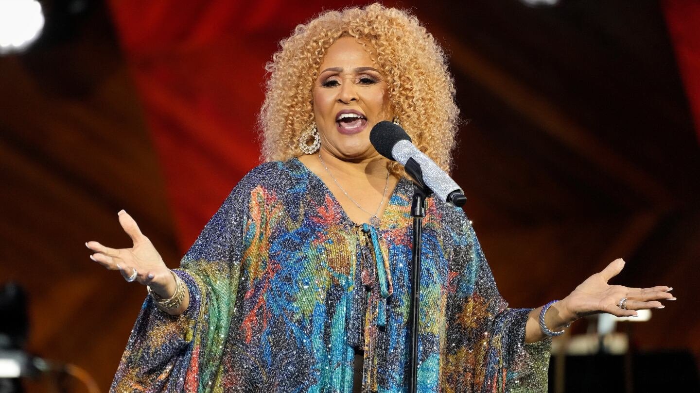 darlene-love-reflects-on-her-enduring-holiday-classic,-‘christmas-(baby-please-come-home)’