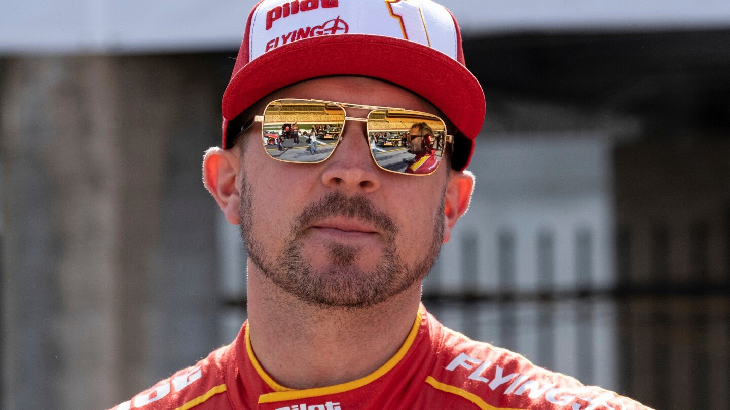 michael-annett,-who-made-436-combined-starts-in-nascar’s-3-national-touring-series,-dies-at-39