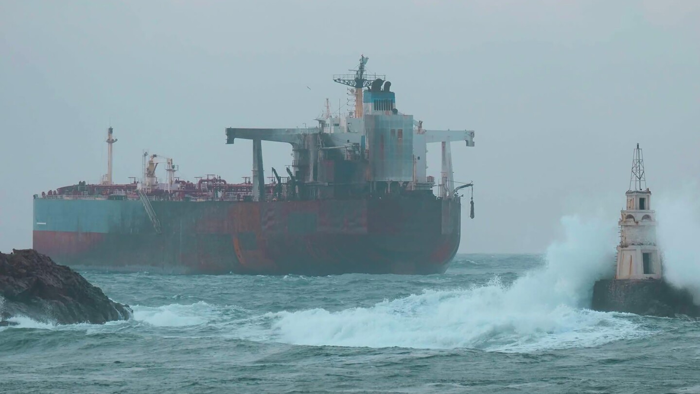 sanctioned-oil-tanker-is-stranded-off-bulgaria’s-black-sea-coast-after-suspected-ukrainian-strike